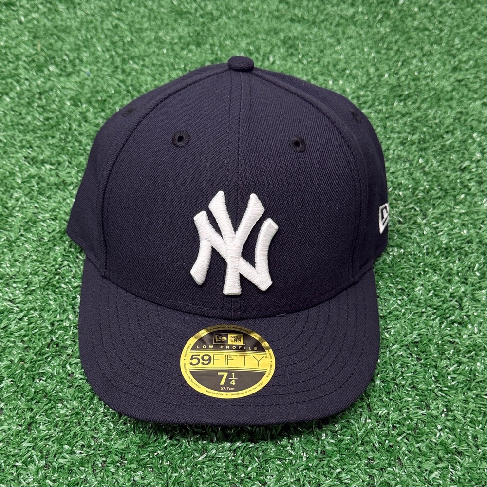 New Era 59FIFTY New York Yankees Classic Logo Fitted Cap size 7 1/4 NWT